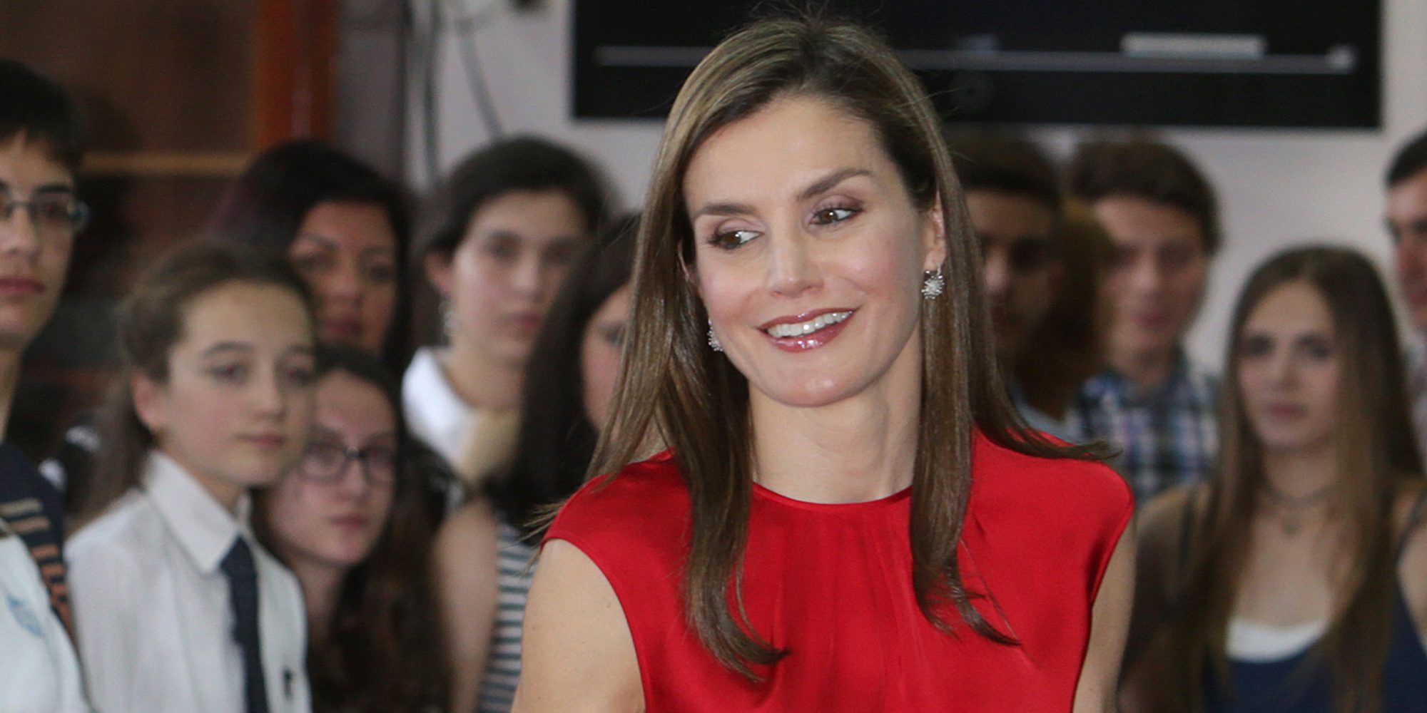 La Reina Letizia, emocionada tras recibir unos regalos para la Princesa Leonor y la Infanta Sofía en Asturias