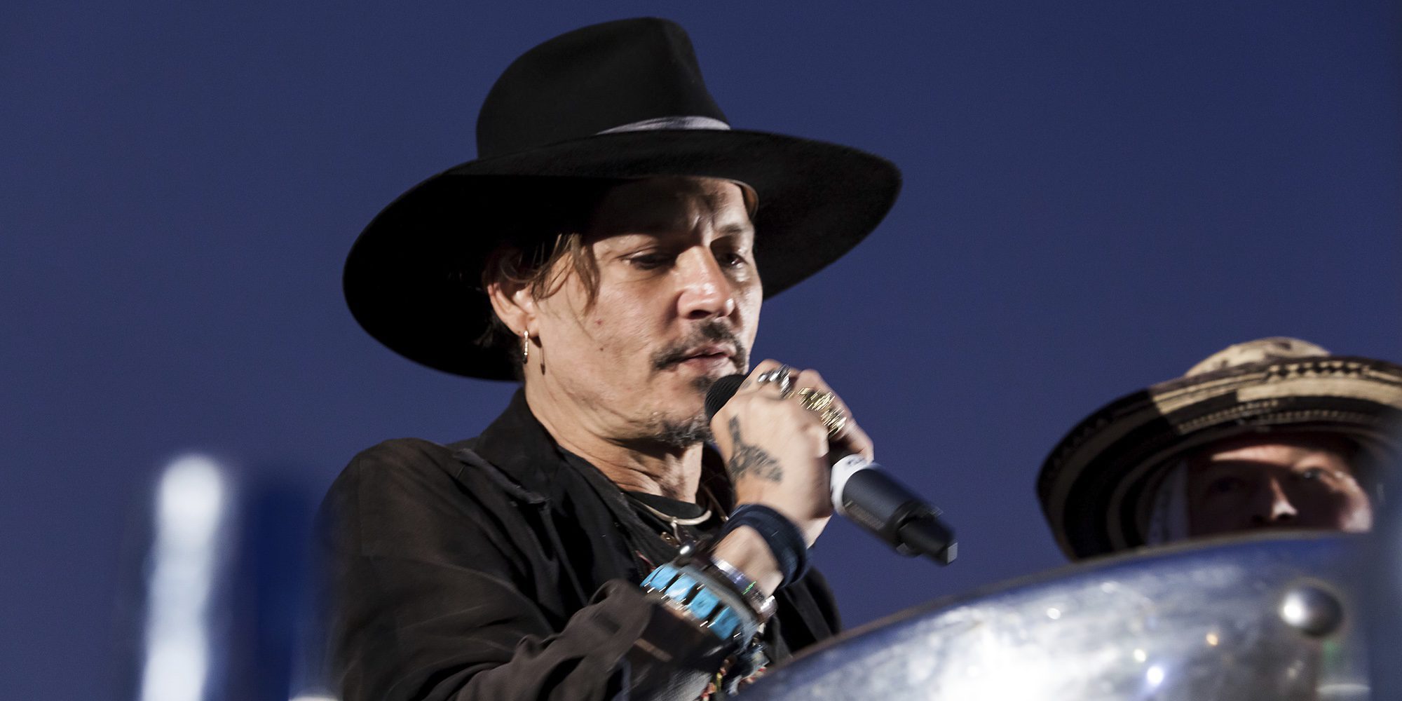 Johnny Depp bromea sobre asesinar a Donald Trump y se mete en un buen lío