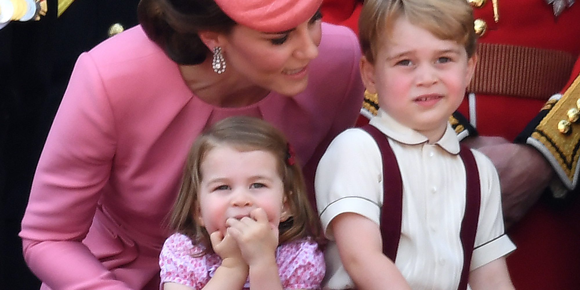 Los Príncipes Jorge y Carlota de Cambridge asisten al homenaje a su abuela Diana de Gales