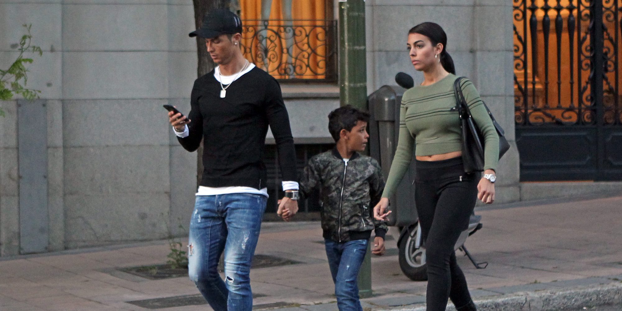 Cristiano Ronaldo llega a Ibiza con Georgina Rodríguez y su familia numerosa