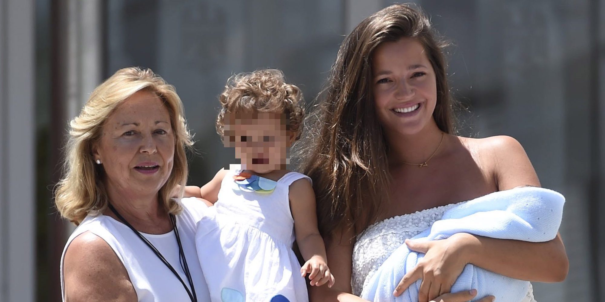 Malena Costa disfruta de Matilda y su hijo recién nacido Mario en ausencia de Mario Suárez