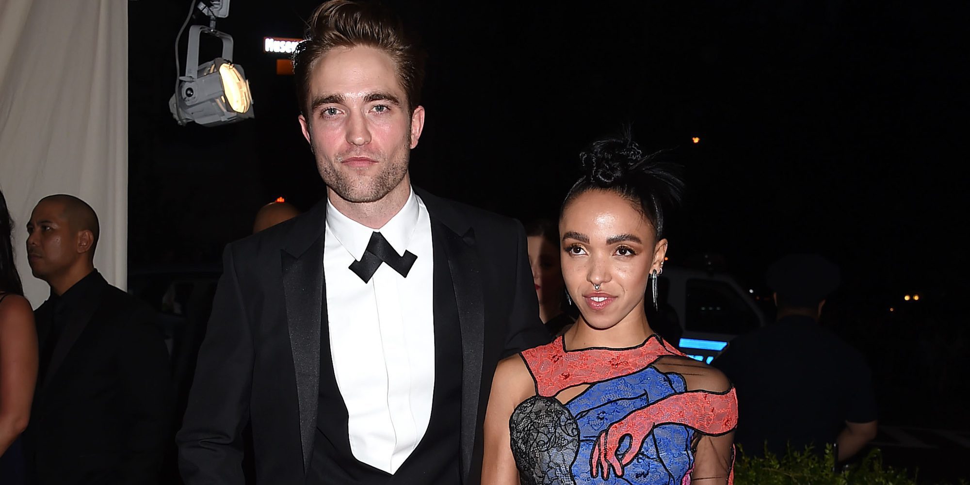 Robert Pattinson habla sobre su compromiso con FKA Twigs