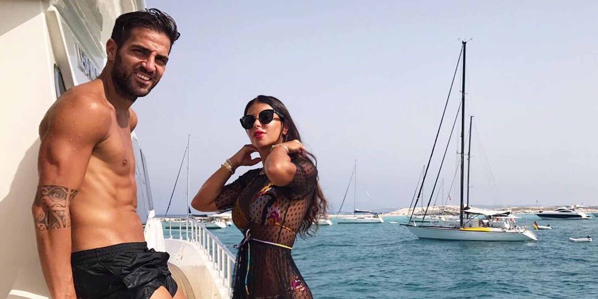 Cesc Fábregas y Daniella Seeman disfrutan con sus hijos del verano en la playa