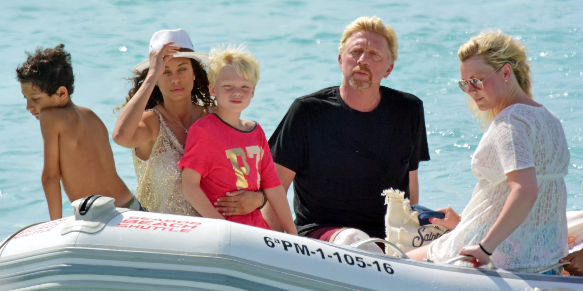 Boris Becker, con la pierna rota y de vacaciones familiares en Ibiza pese a sus problemas