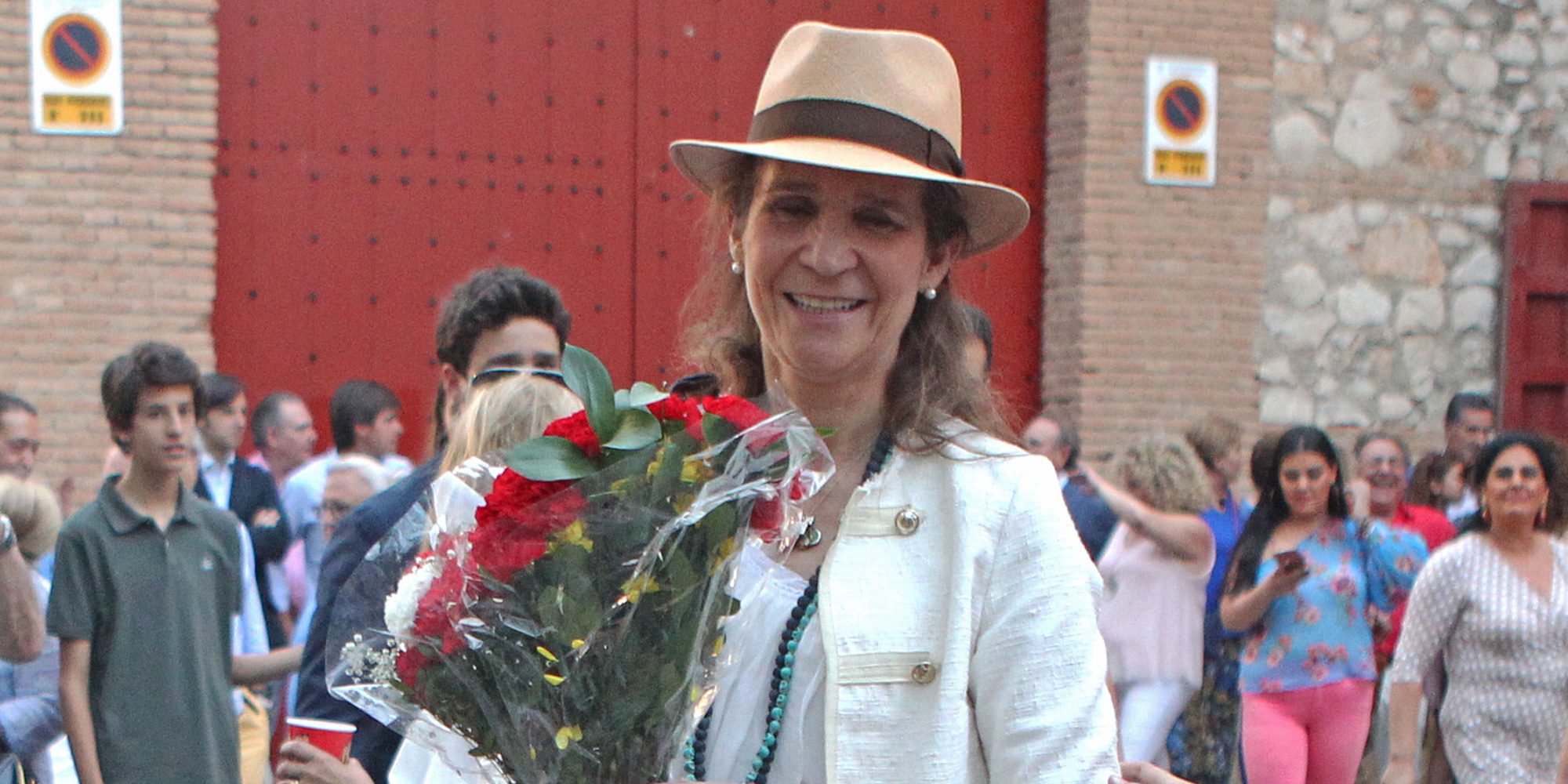 La Infanta Elena, atacada por Pilar Eyre por su afición a los toros: "Ya está una harta"