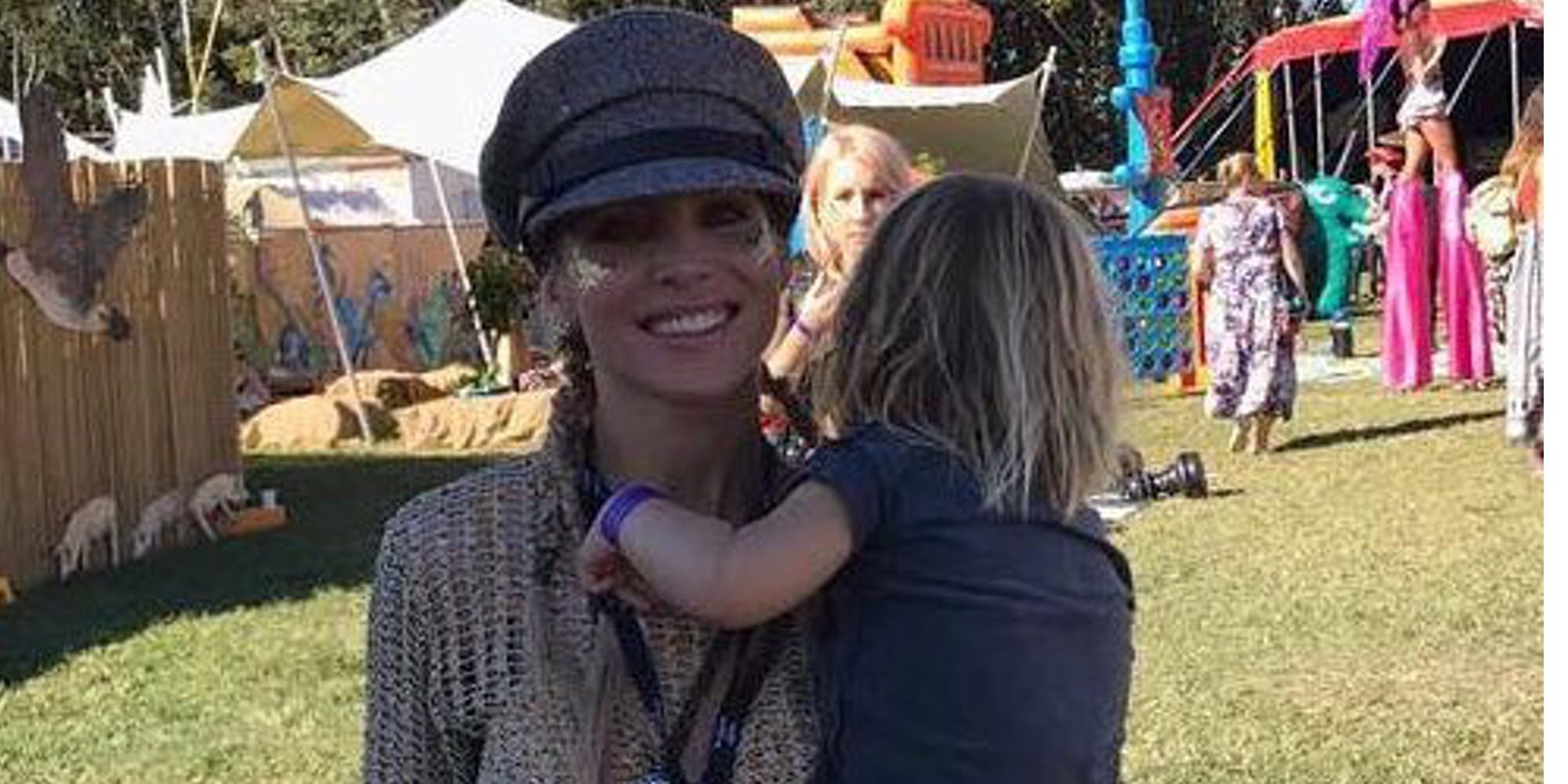 Elsa Pataky disfruta de un día de campo y ciudad con sus hijos India Rose, Tristan y Sasha