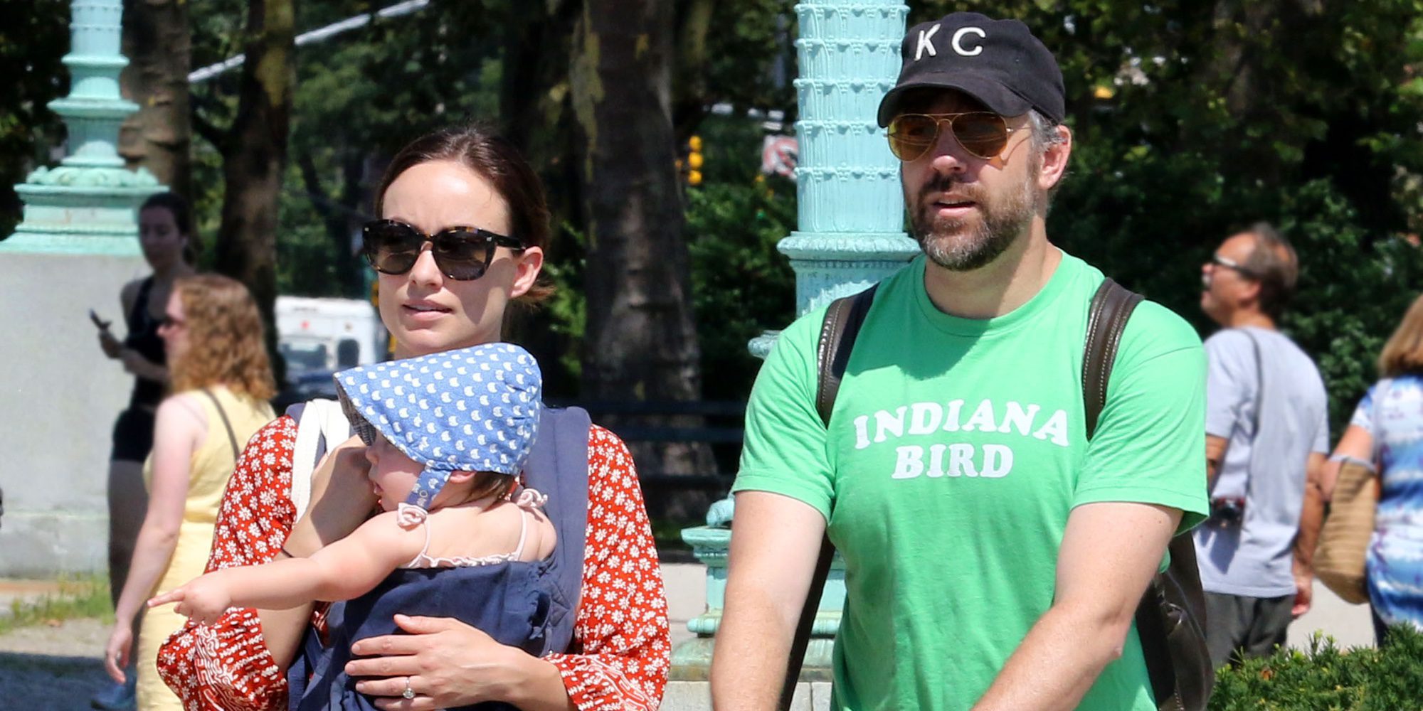 Olivia Wilde y Jason Sudeikis, una familia feliz con sus hijos Otis y Daisy en el parque