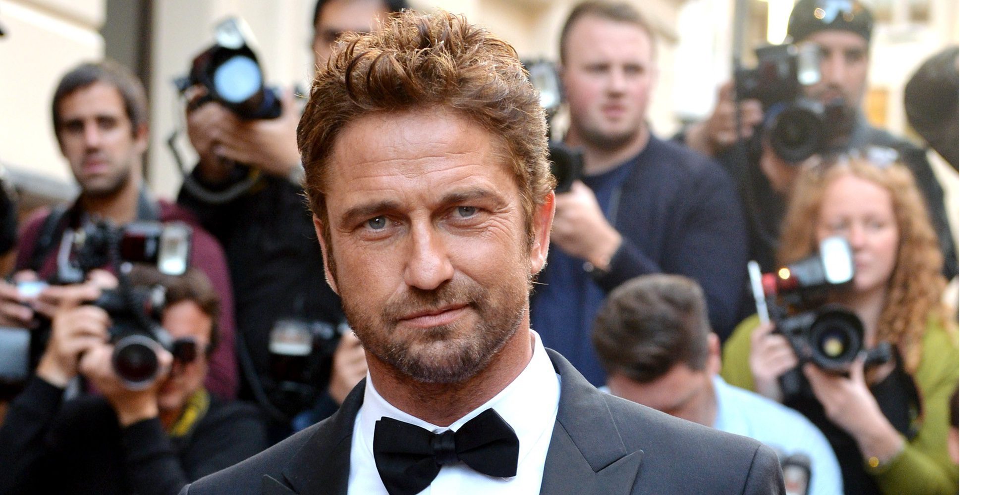 Gerard Butler apuesta por el amor al lado de Barbara D'urso, una presentadora trece años mayor que él