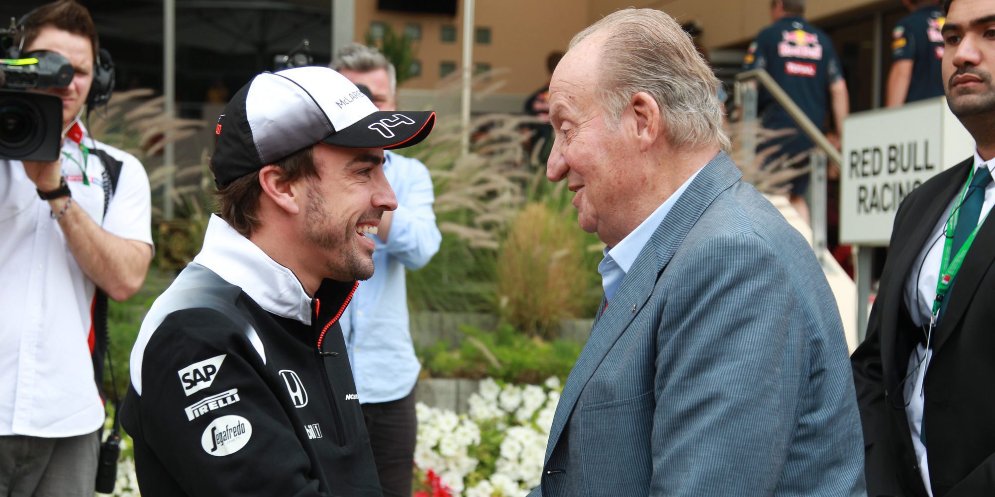 La promesa de Fernando Alonso al Rey Juan Carlos tras su alocada anécdota en Montmeló