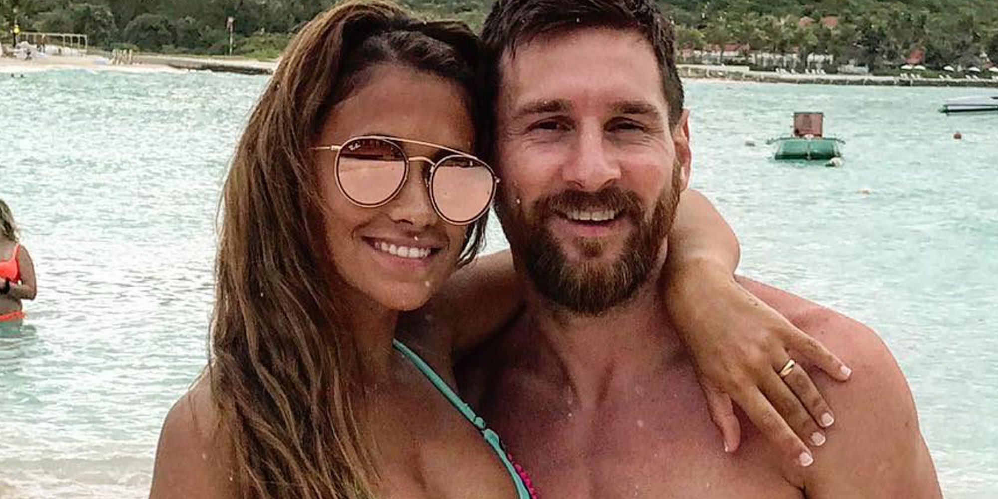 Leo Messi se tatúa los labios de su mujer en el músculo oblicuo