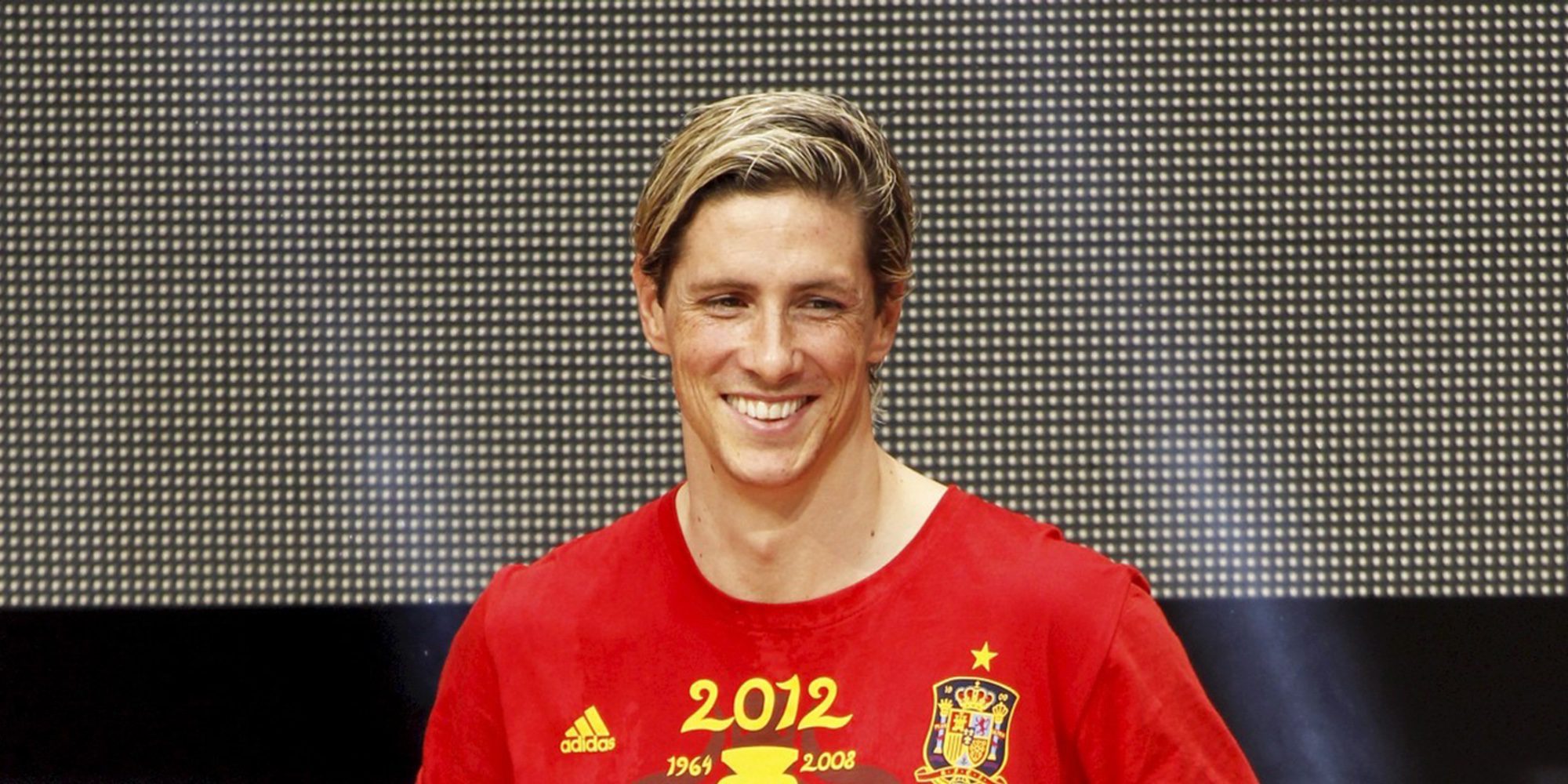 Saúl Ñiguez 'enseña' de qué está dotado Fernando Torres: Un bulto ha vuelto locos a sus fans