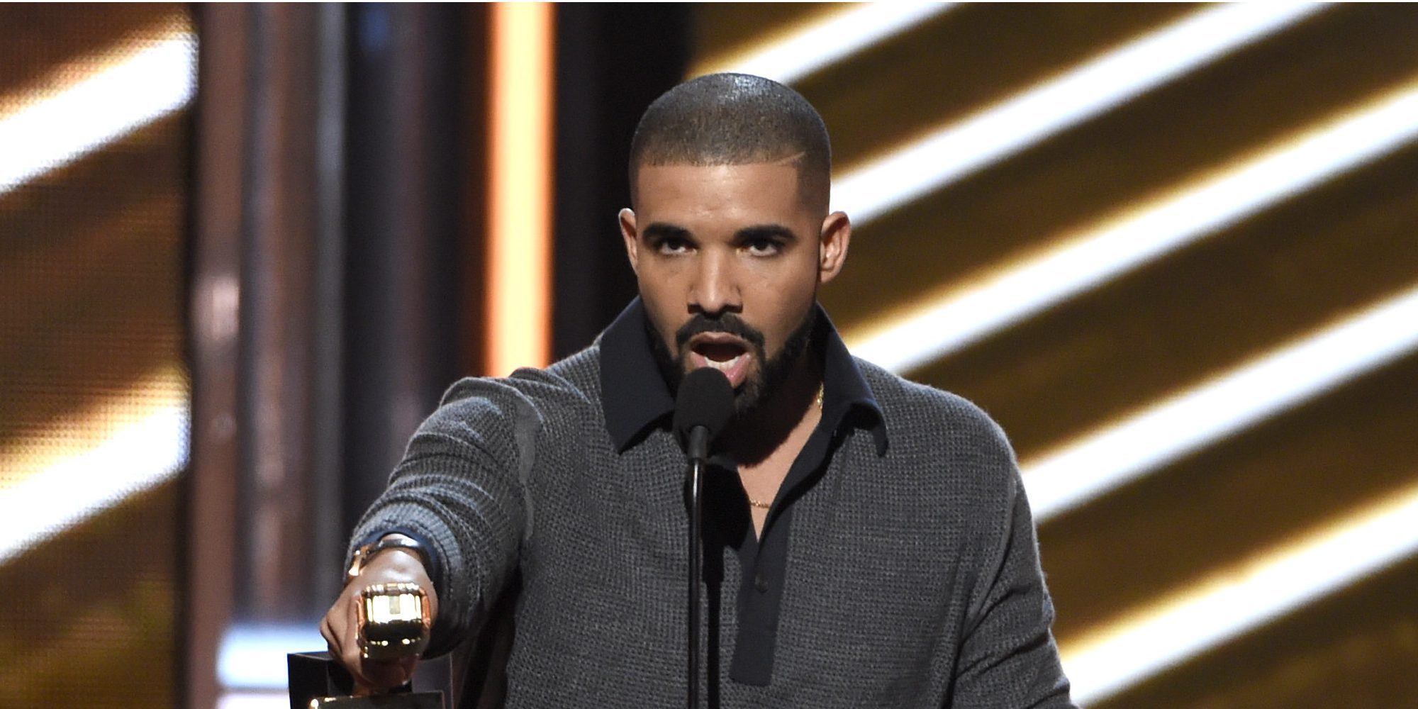 Drake se tatúa a Denzel Washington