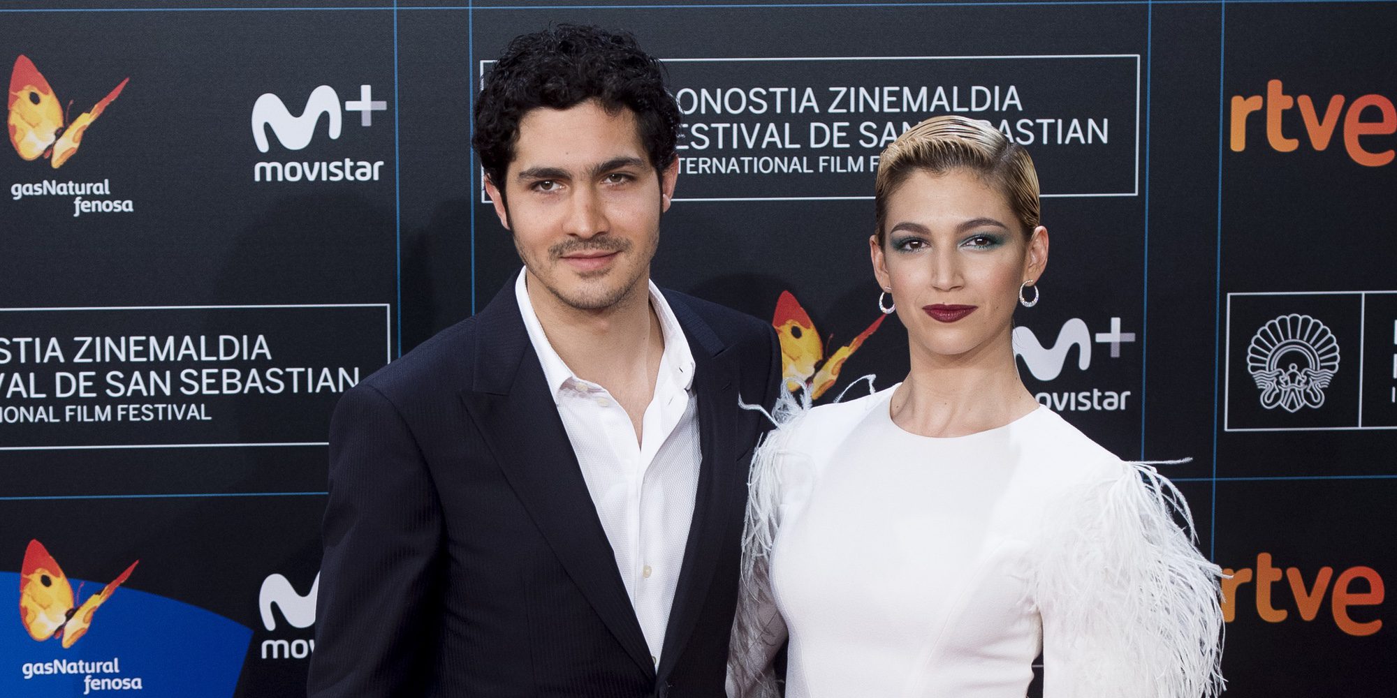 Úrsula Corberó y Chino Darín posan por primera vez juntos en el Festival de cine de San Sebastián