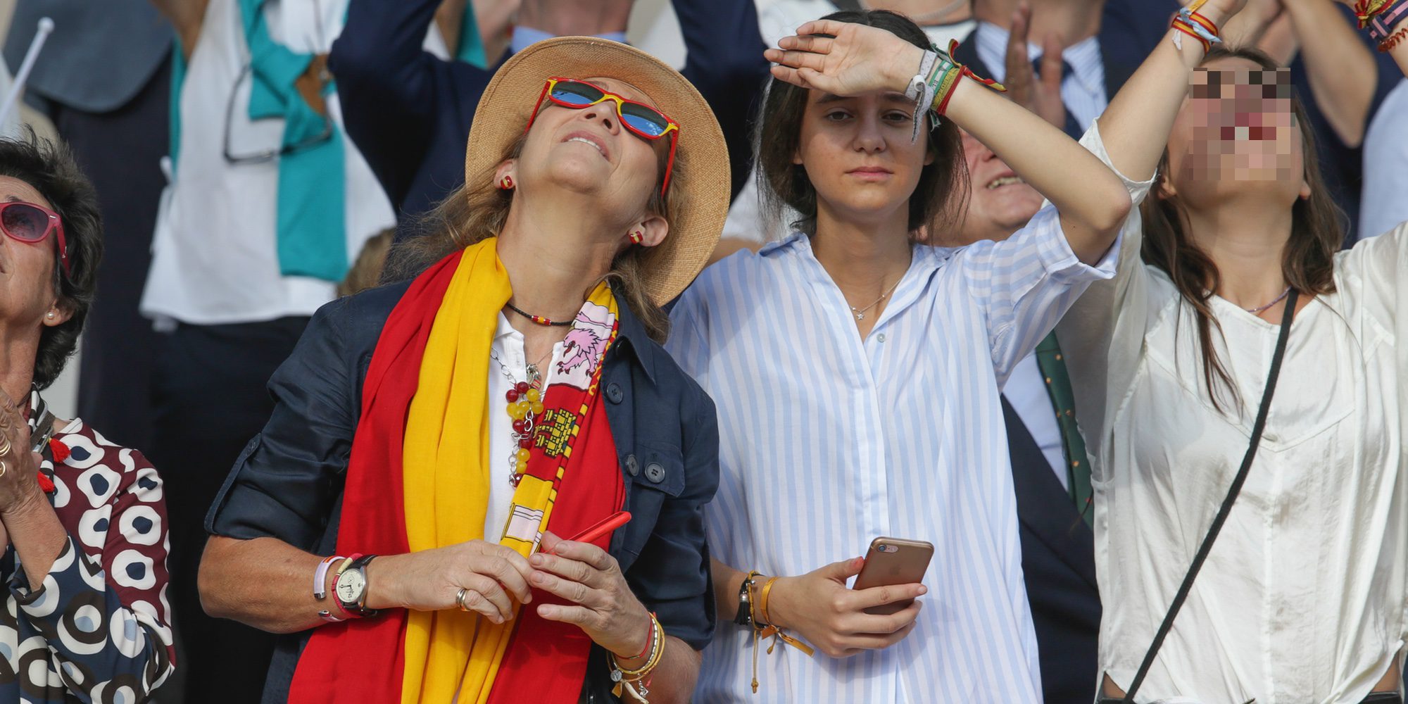 La Infanta Elena y Victoria de Marichalar presumen de españolidad en el Día de la Hispanidad 2017