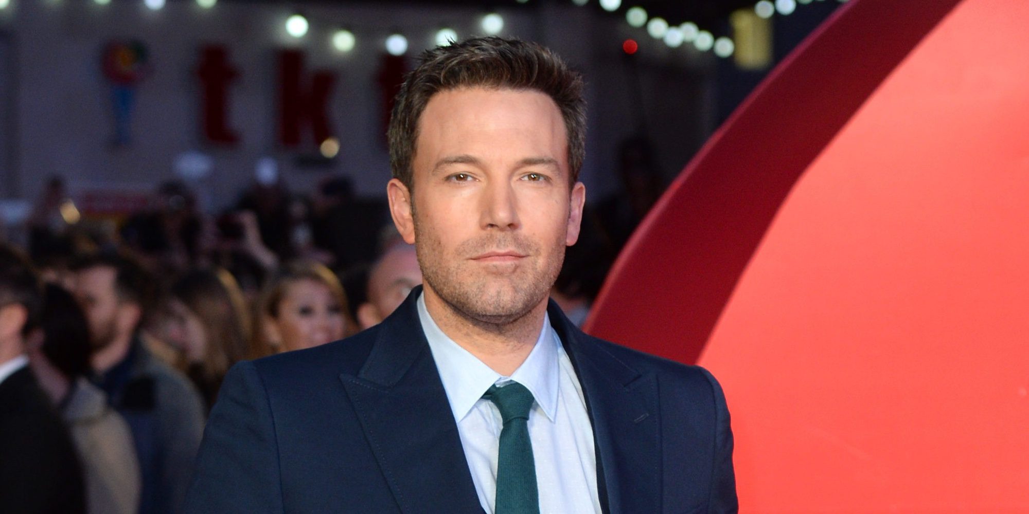 Ben Affleck se disculpa con Hilarie Burton por tocarle el pecho sin su consentimiento en 2003