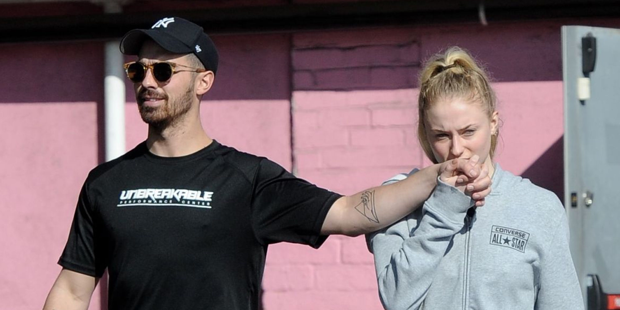 Sophie Turner y Joe Jonas anuncian su compromiso tras un año de relación