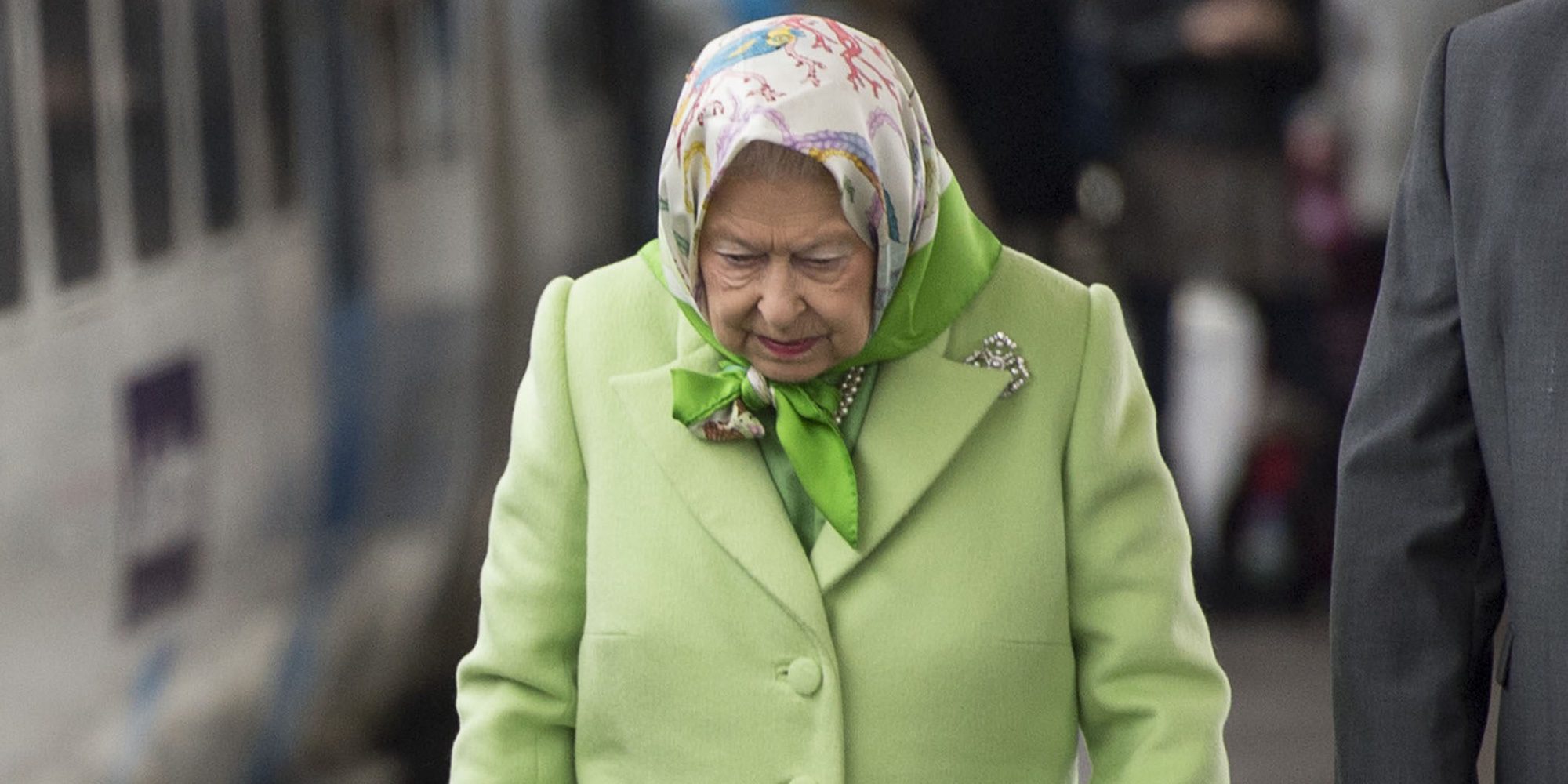 El sorprendente secreto que esconde el bolso de la Reina Isabel