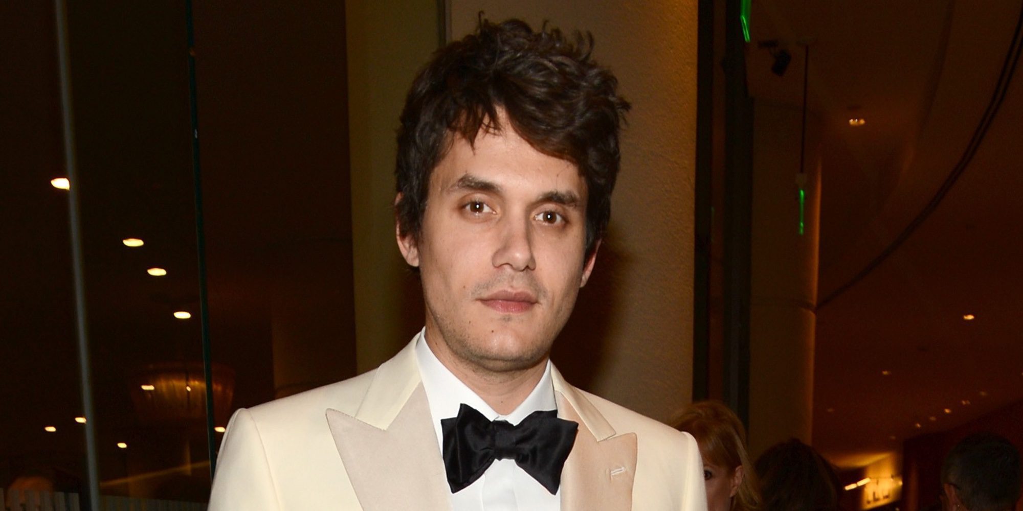 John Mayer celebra que lleva un año sin beber alcohol