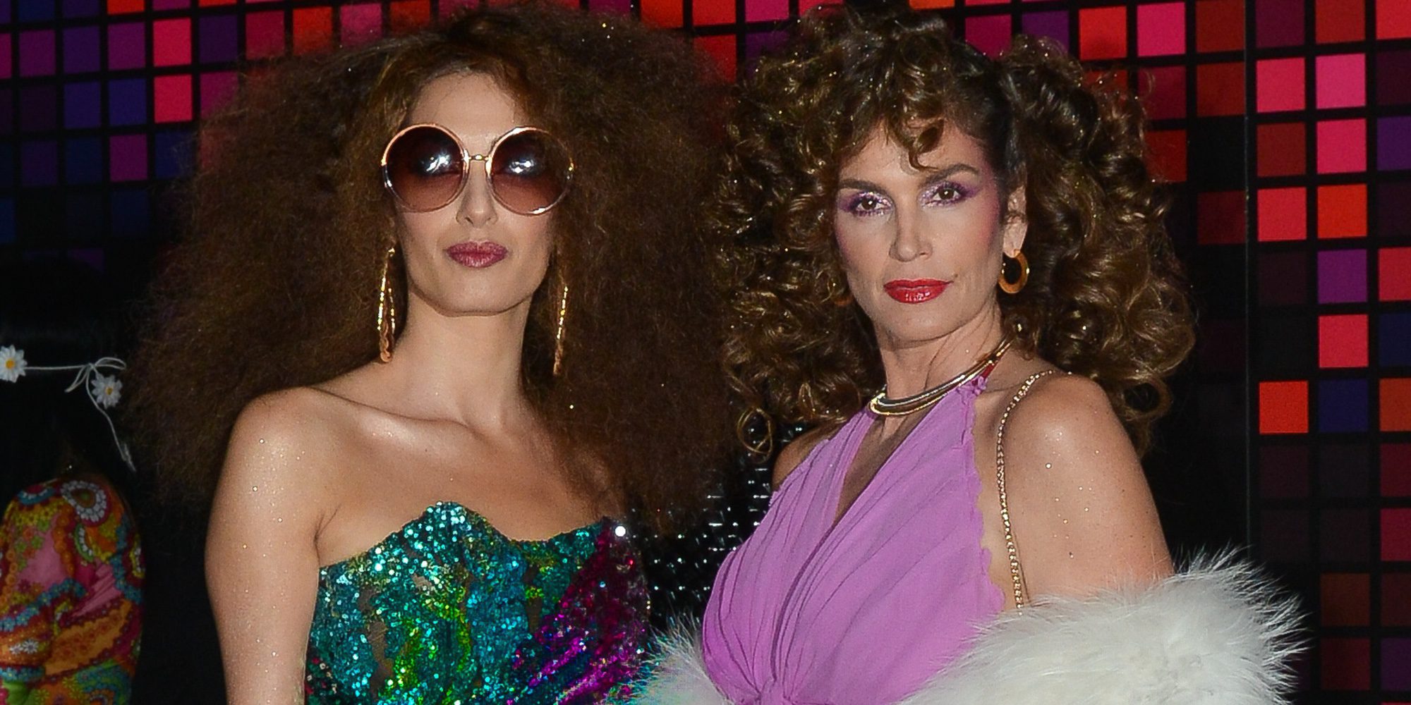 Amal Alamuddin y Cindy Crawford, irreconocibles e impresionantes en una fiesta de Halloween