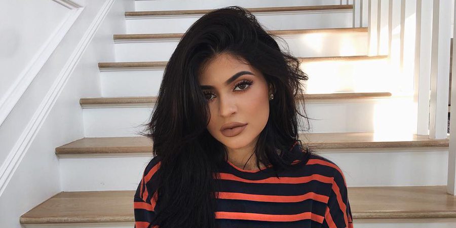 Kylie Jenner ahora juega con un posible compromiso de boda con Travis Scott