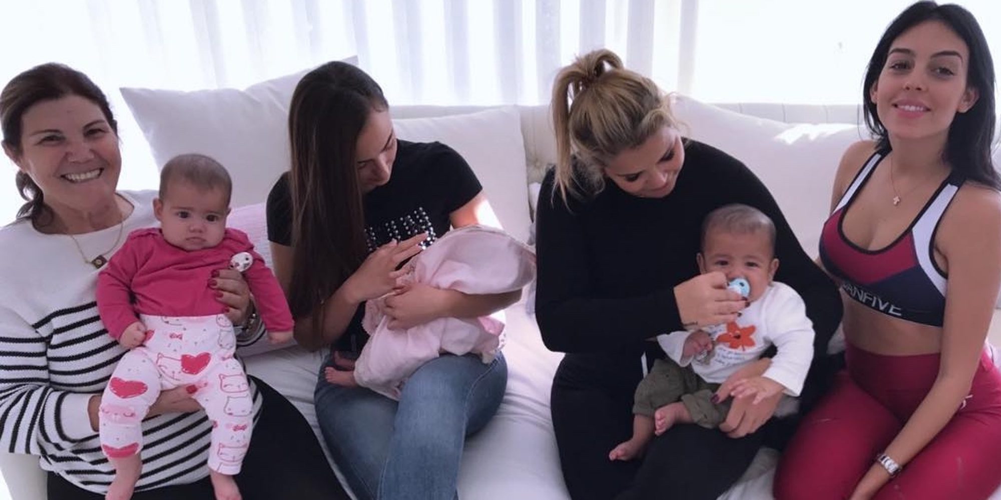 Georgina, feliz y recuperada, presenta a su hija Alana a Dolores y Katia Aveiro