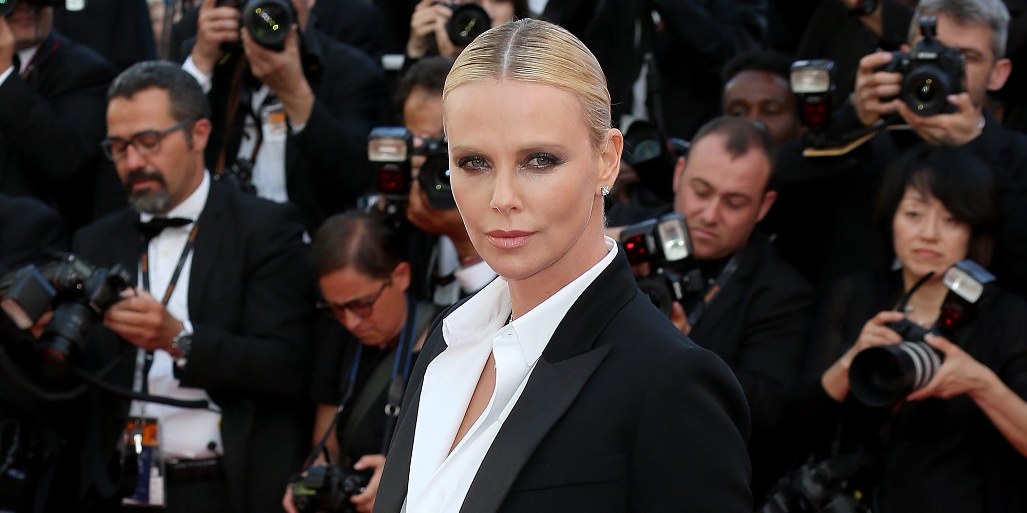 Charlize Theron y la 'peineta' a los paparazzis que interrumpieron sus vacaciones