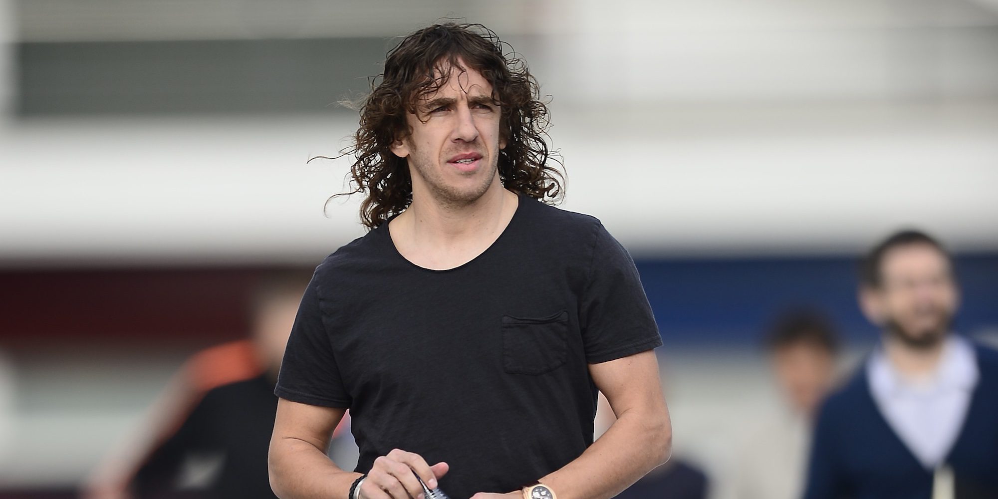 Carles Puyol es atacado con un consolador por una fan rusa