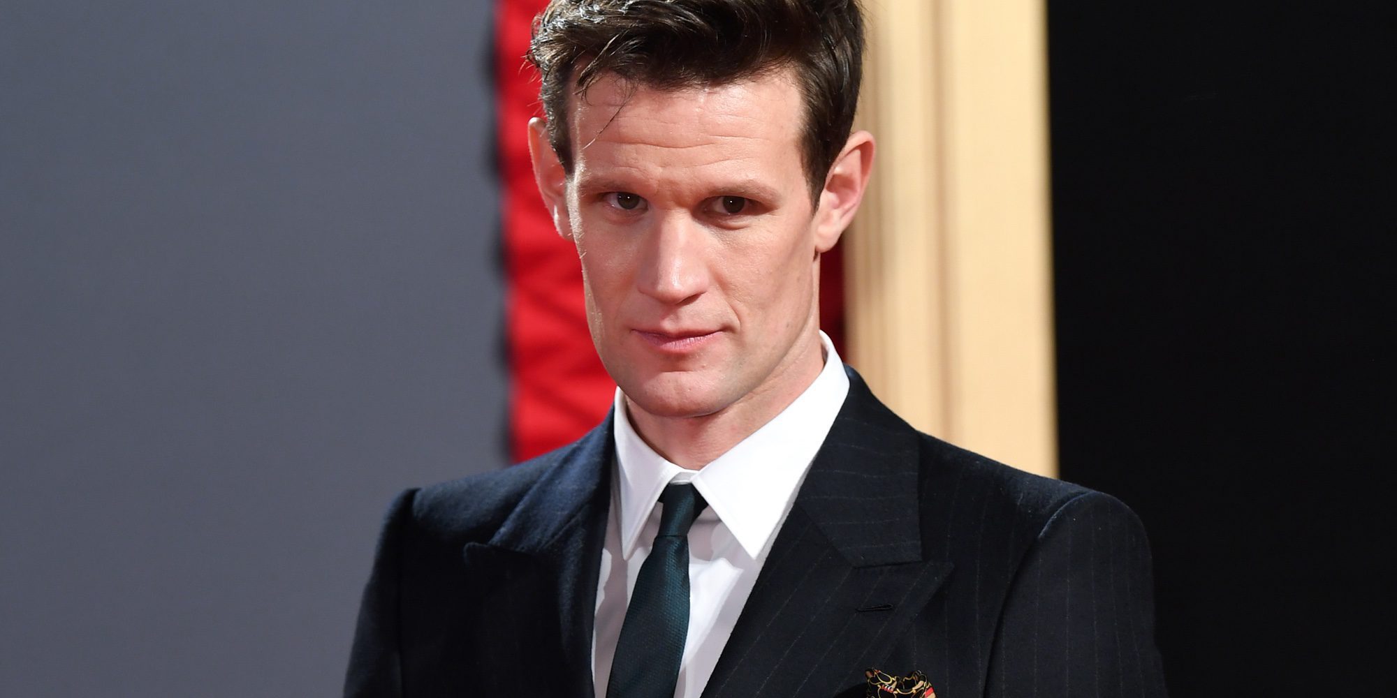 Matt Smith de 'The Crown' compara a Las Kardashian con la Familia Real Británica