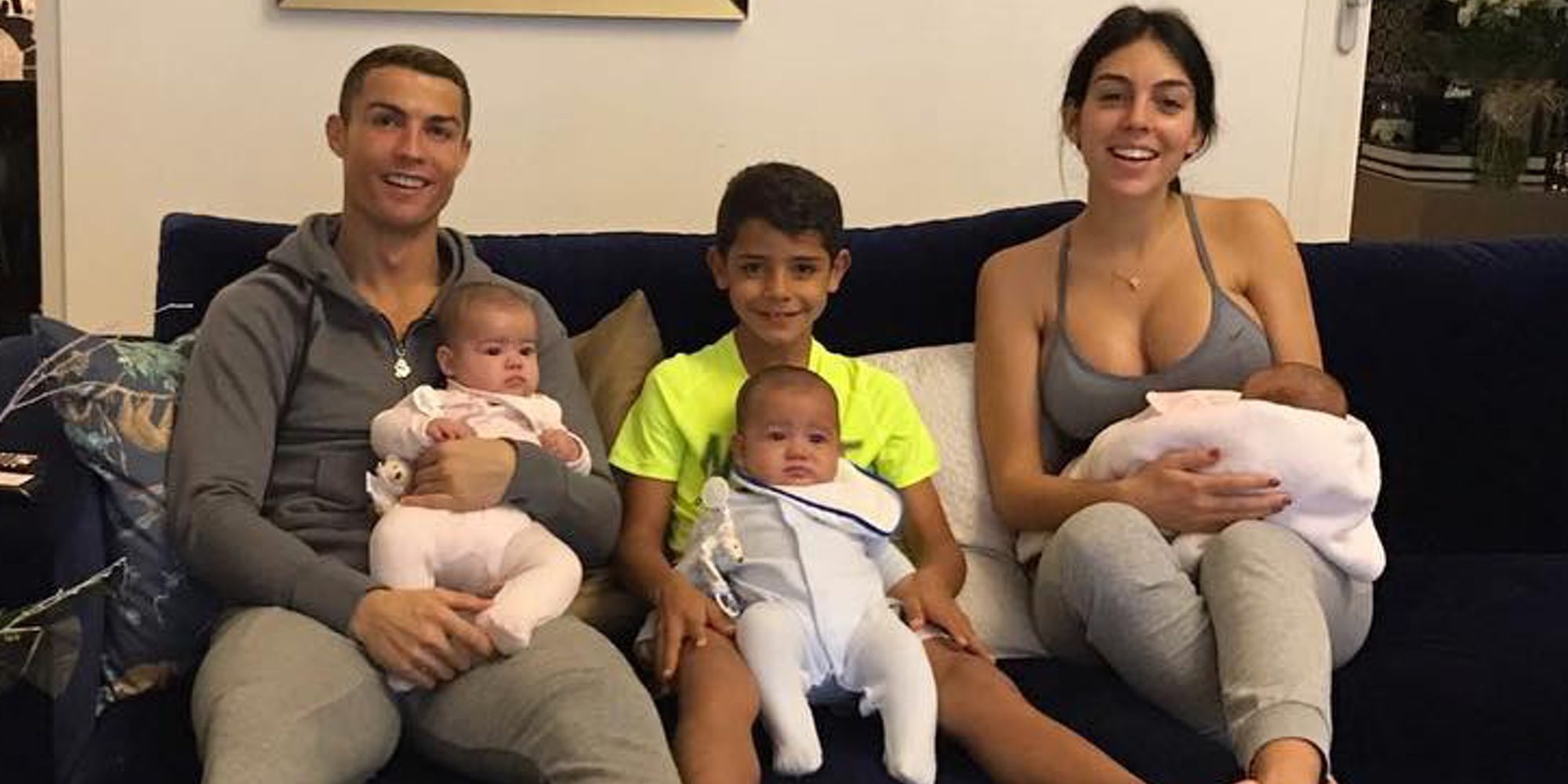 Cristiano Ronaldo y Georgina Rodríguez comparten su primera imagen de la familia al completo