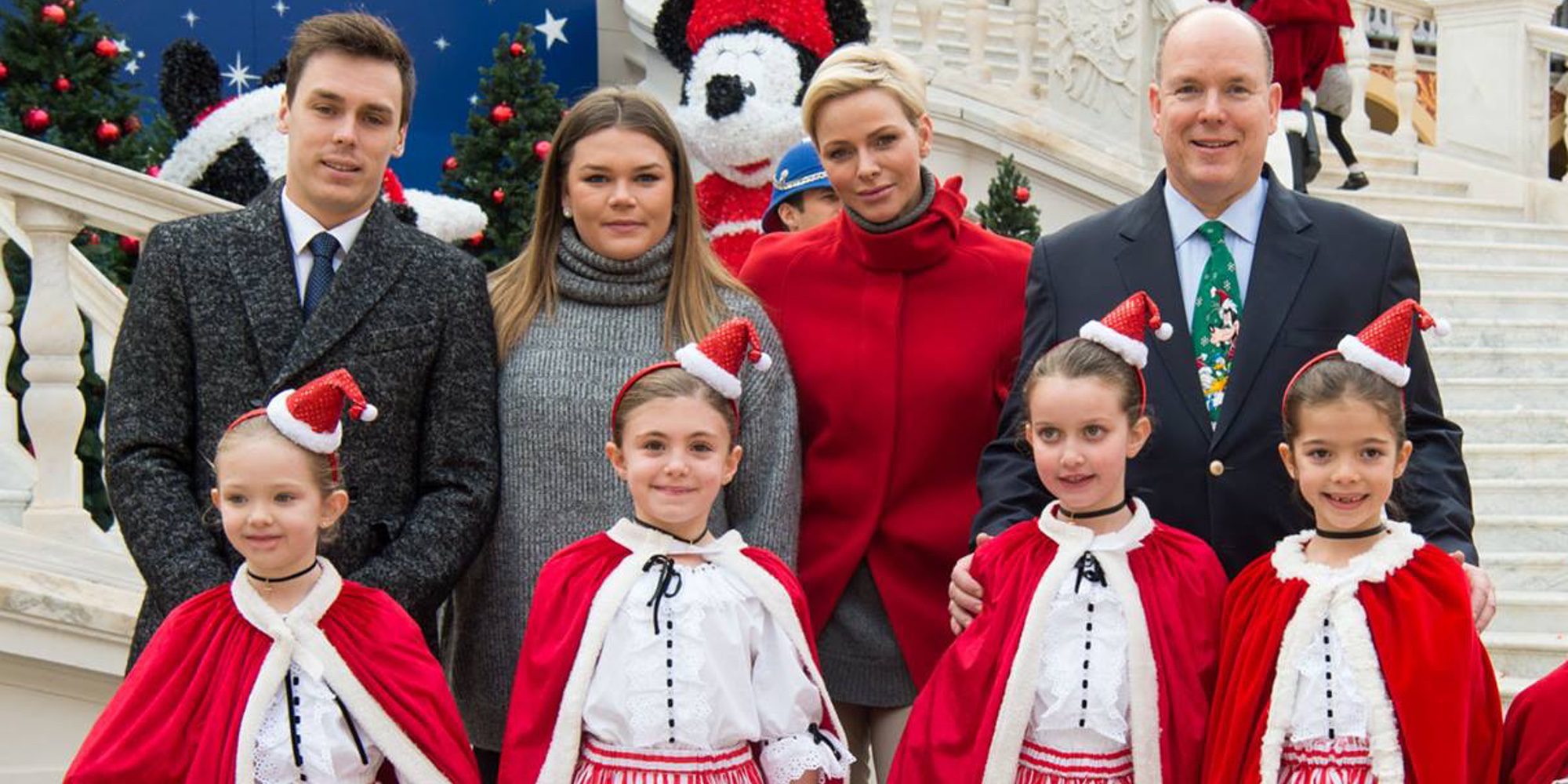 Louis Ducruet y Camille Gotlieb, los ayudantes navideños de Alberto y Charlene de Mónaco