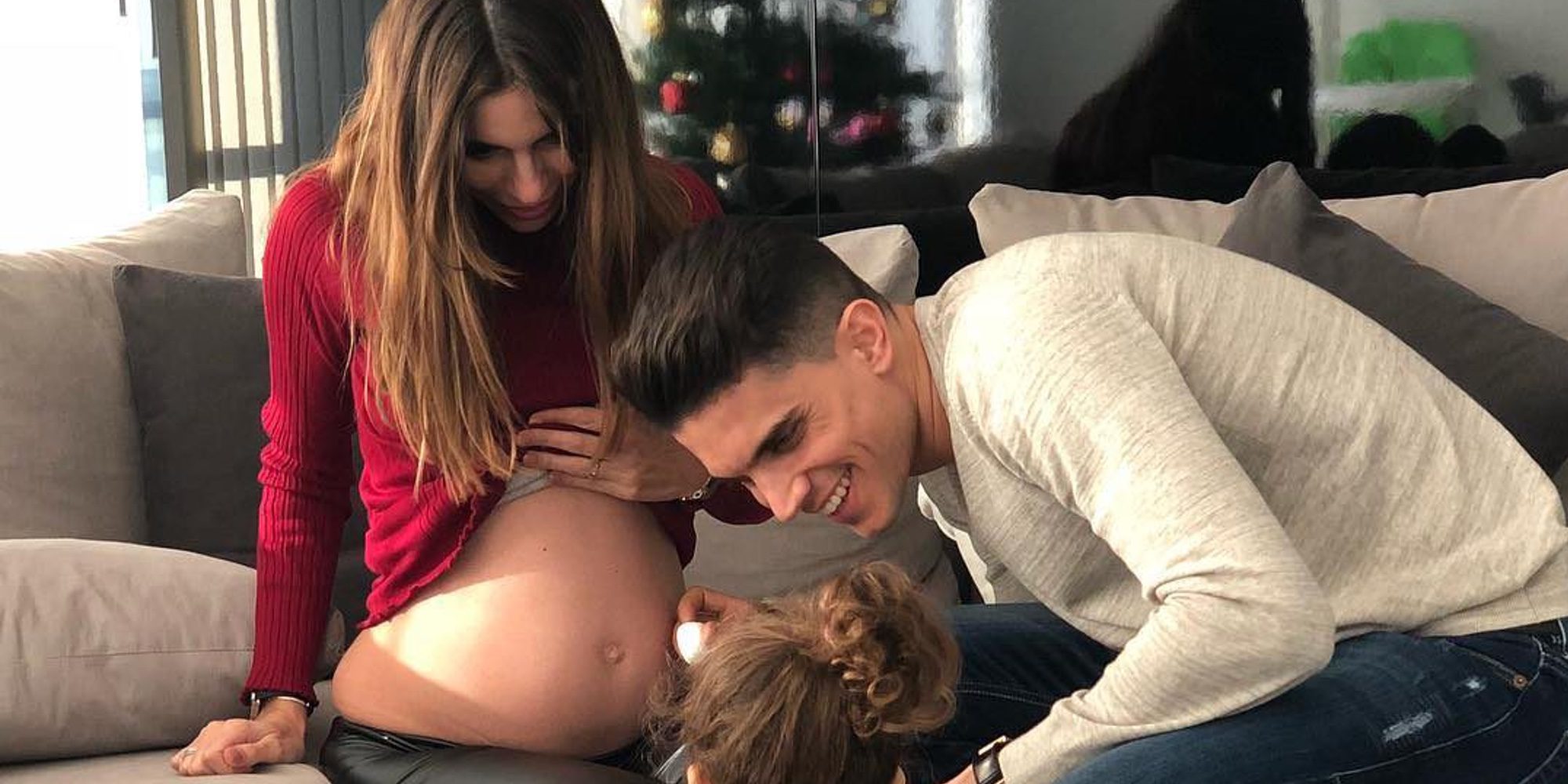 Melissa Jiménez y Marc Bartra se escapan a Disneyland con Gala para celebrar el embarazo