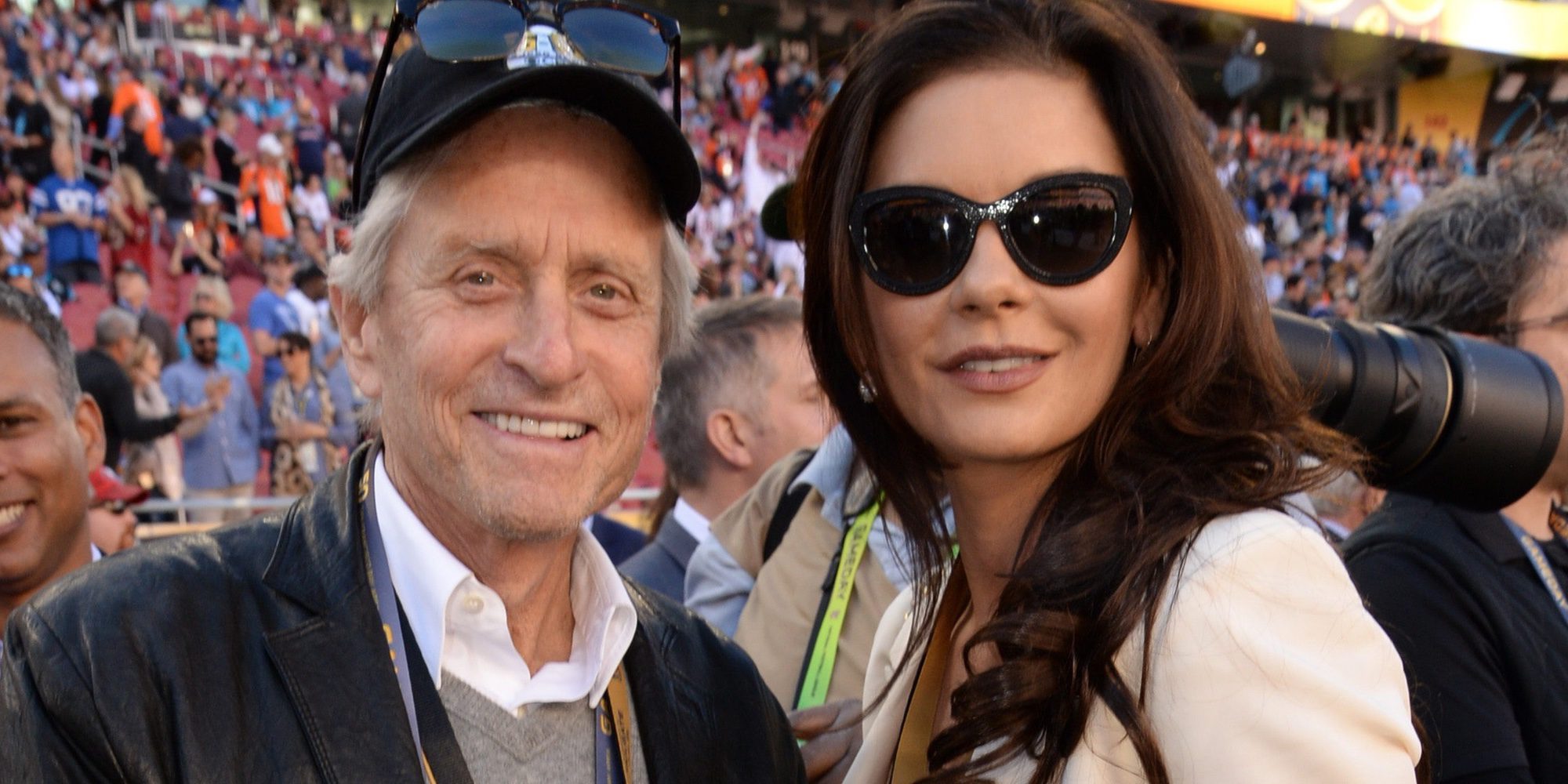 Michael Douglas niega haberse masturbado delante de una escritora