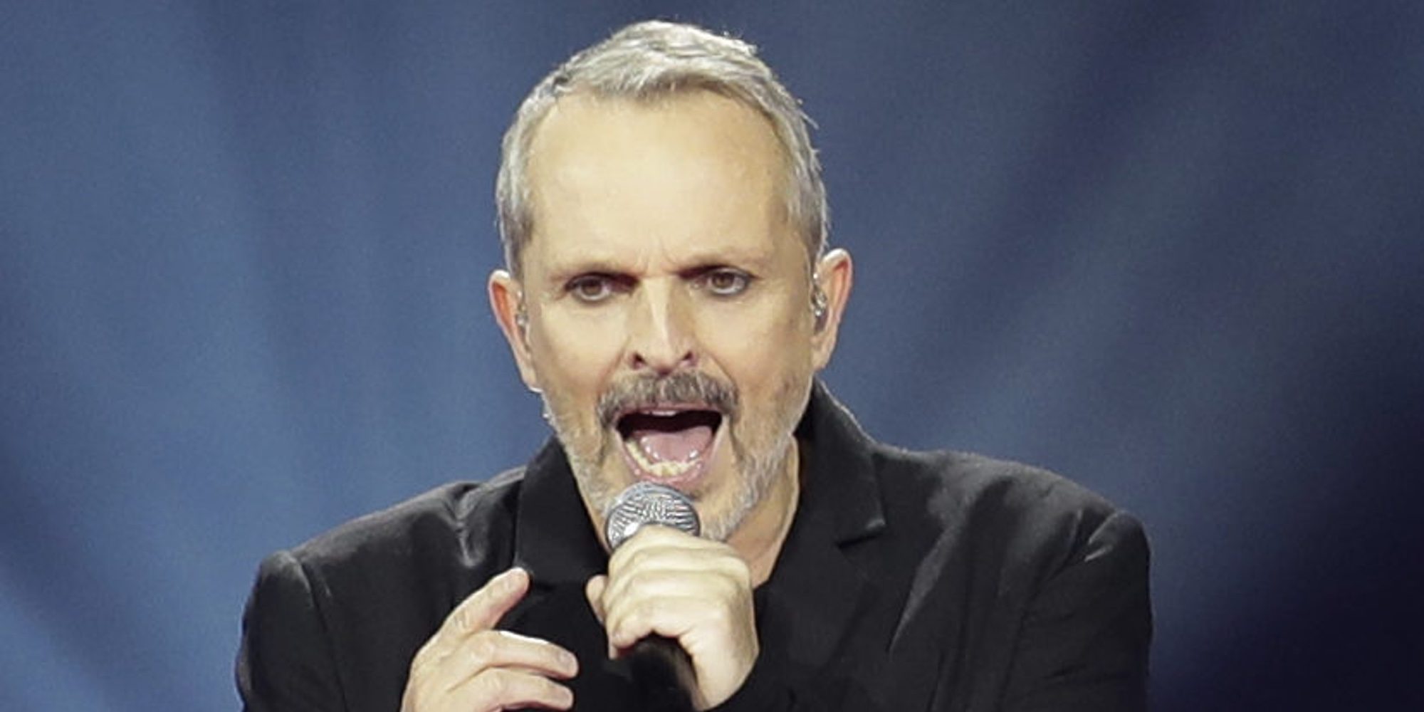 Miguel Bosé disfruta con sus cuatro hijos de la nieve de Baqueira Beret