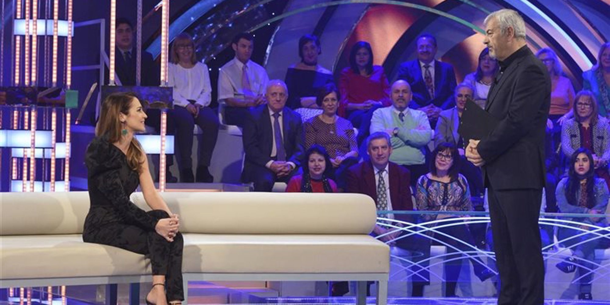 Paula Echevarría se sienta en el plató de 'Volverte a ver' para dar una sorpresa a una joven fan