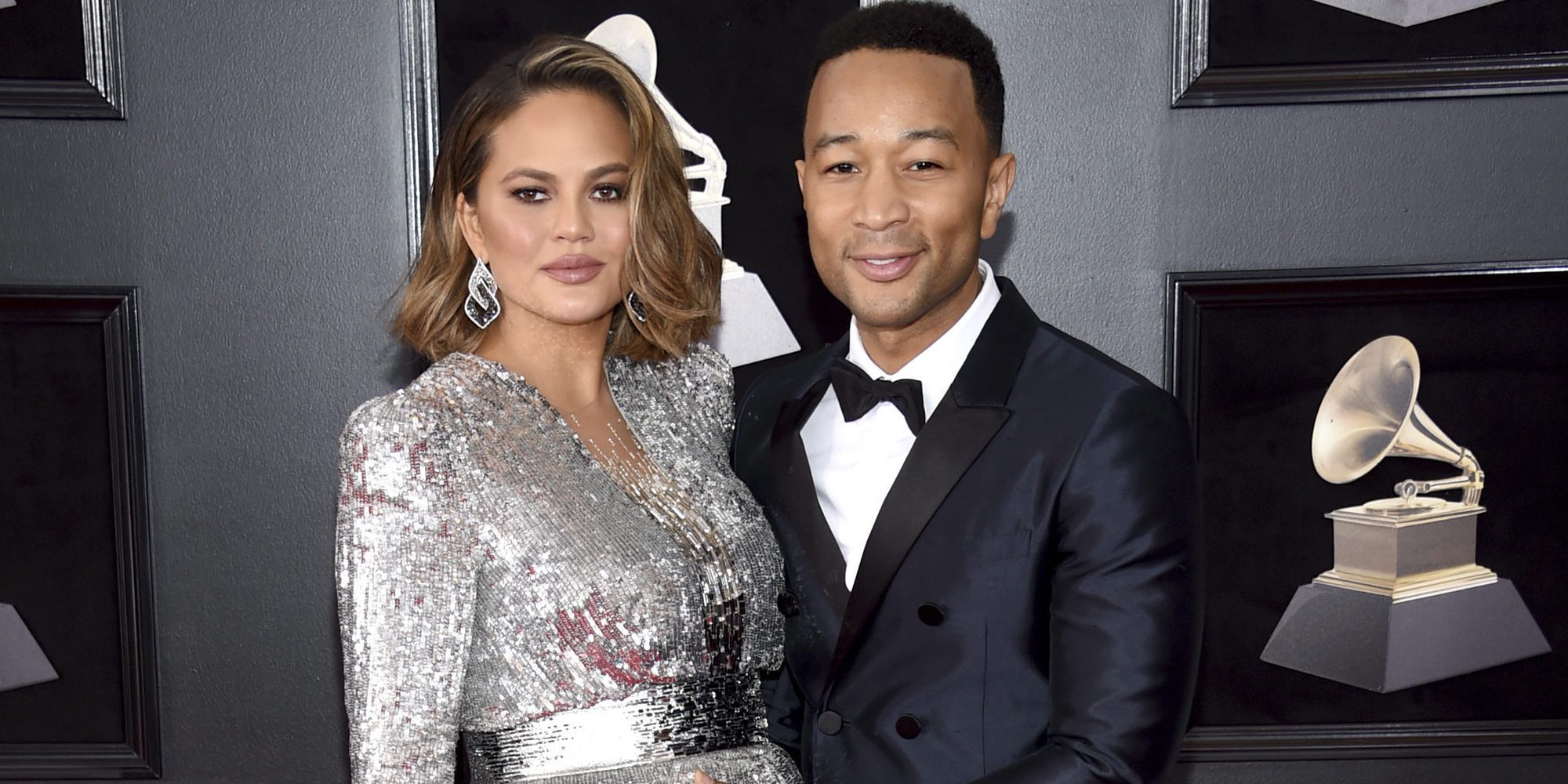 Chrissy Teigen y John Legend revelan el sexo del bebé que están esperando en los Grammy 2018