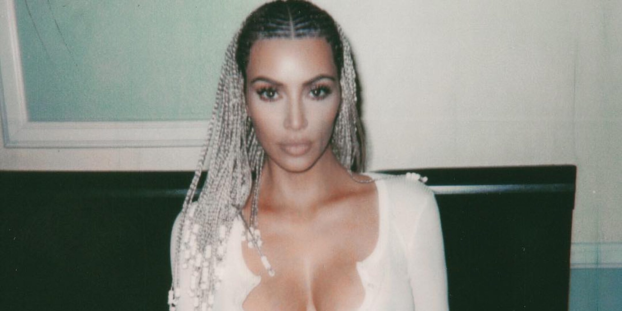 Kim Kardashian sube la temperatura posando prácticamente desnuda