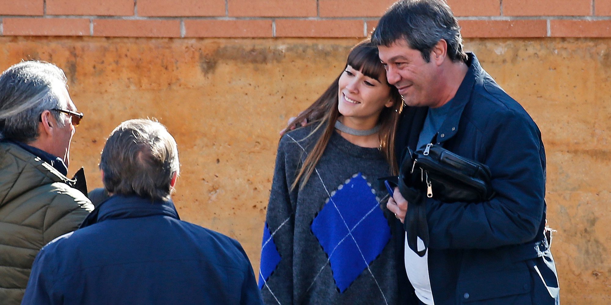 Aitana, encantadora con sus fans en la puerta de casa tras terminar 'OT 2017'