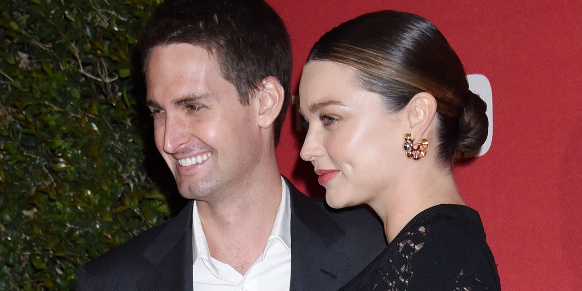 Miranda Kerr presume de la recta final de su embarazo derrochando complicidad con Evan Spiegel