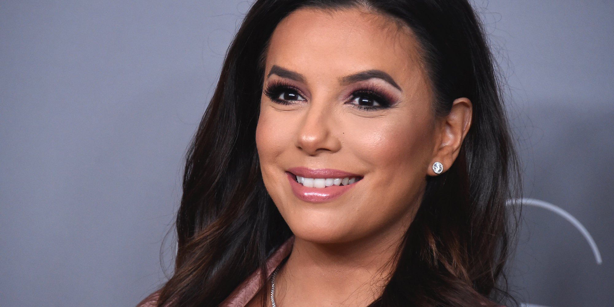 Eva Longoria presume de embarazado durante la entrega de Premios al Gremio de Diseñadores de Vestuario