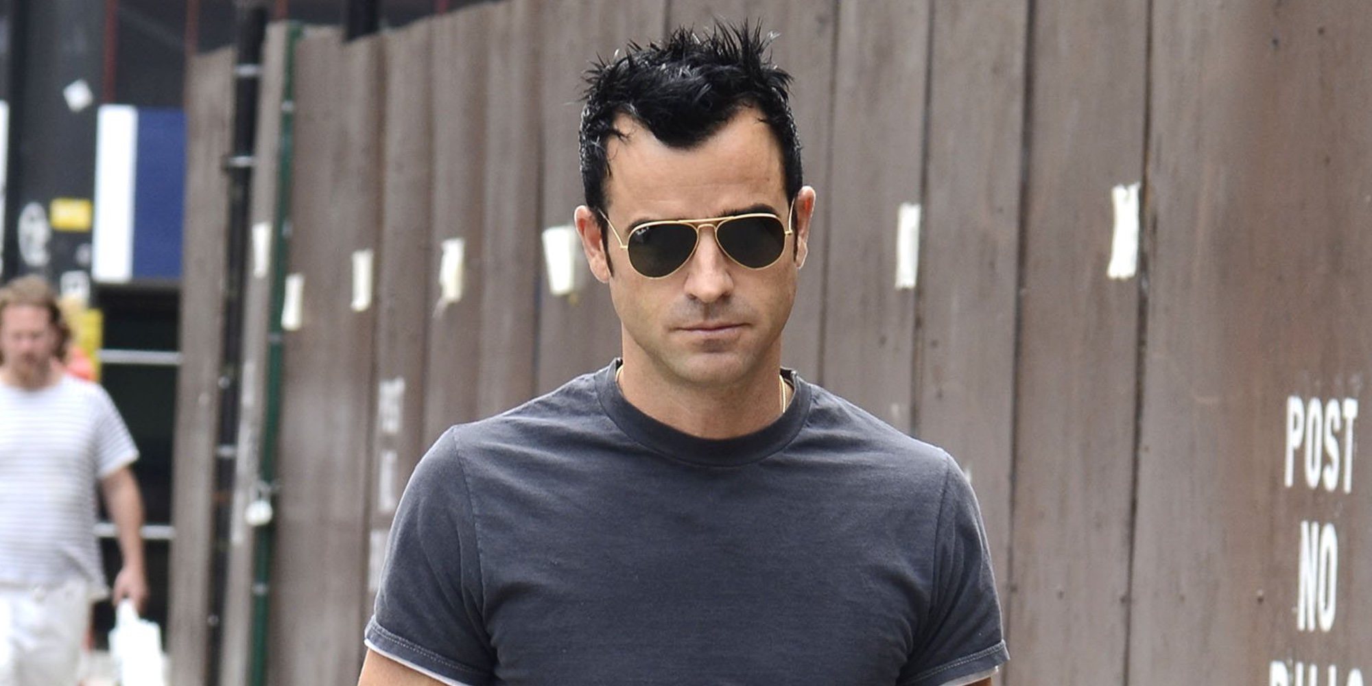 Justin Theroux se divierte con amigos días antes de anunciar su divorcio con Jennifer Aniston