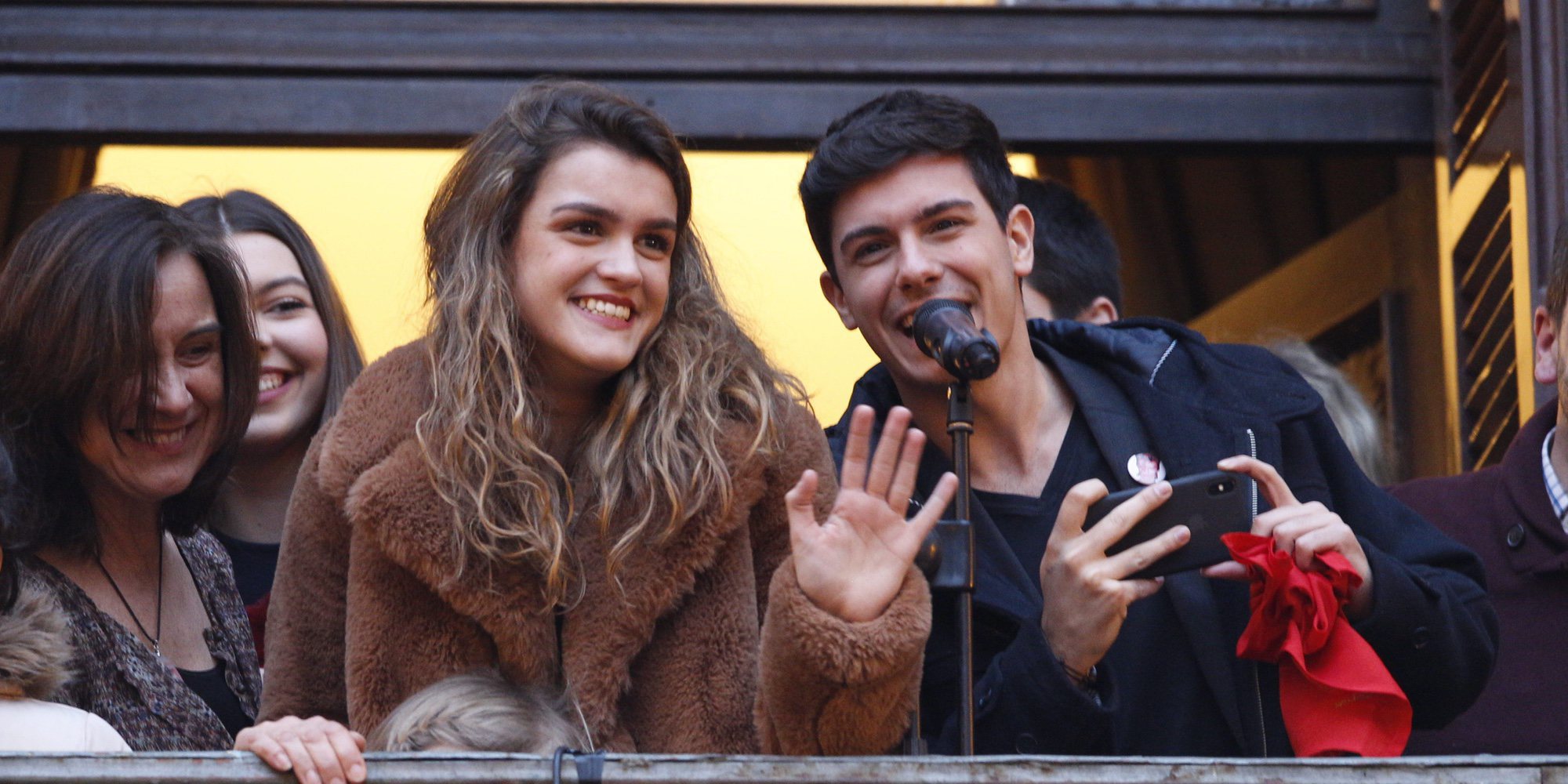 Amaia y Alfred, recibidos como héroes en Pamplona con declaración cómica incluida