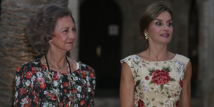 ¿A favor de la huelga feminista? Mientras la Reina Letizia para, la Reina Sofía continúa con su actividad