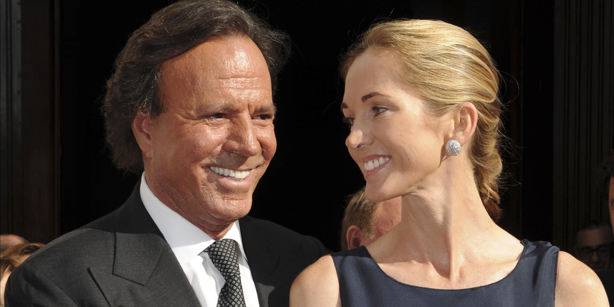 Julio Iglesias niega que vaya a vender su mansión en Ojén, Málaga, por 145 millones de euros