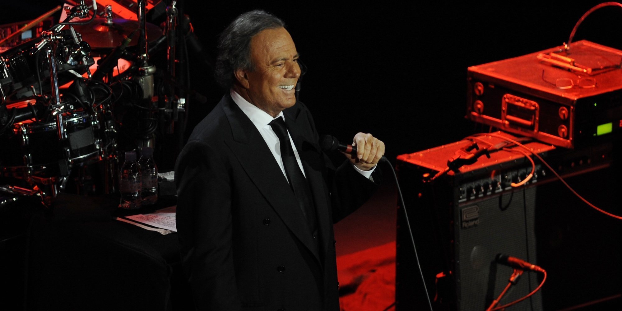 Julio Iglesias destapa rumores sobre su salud al ser visto salir de un hospital