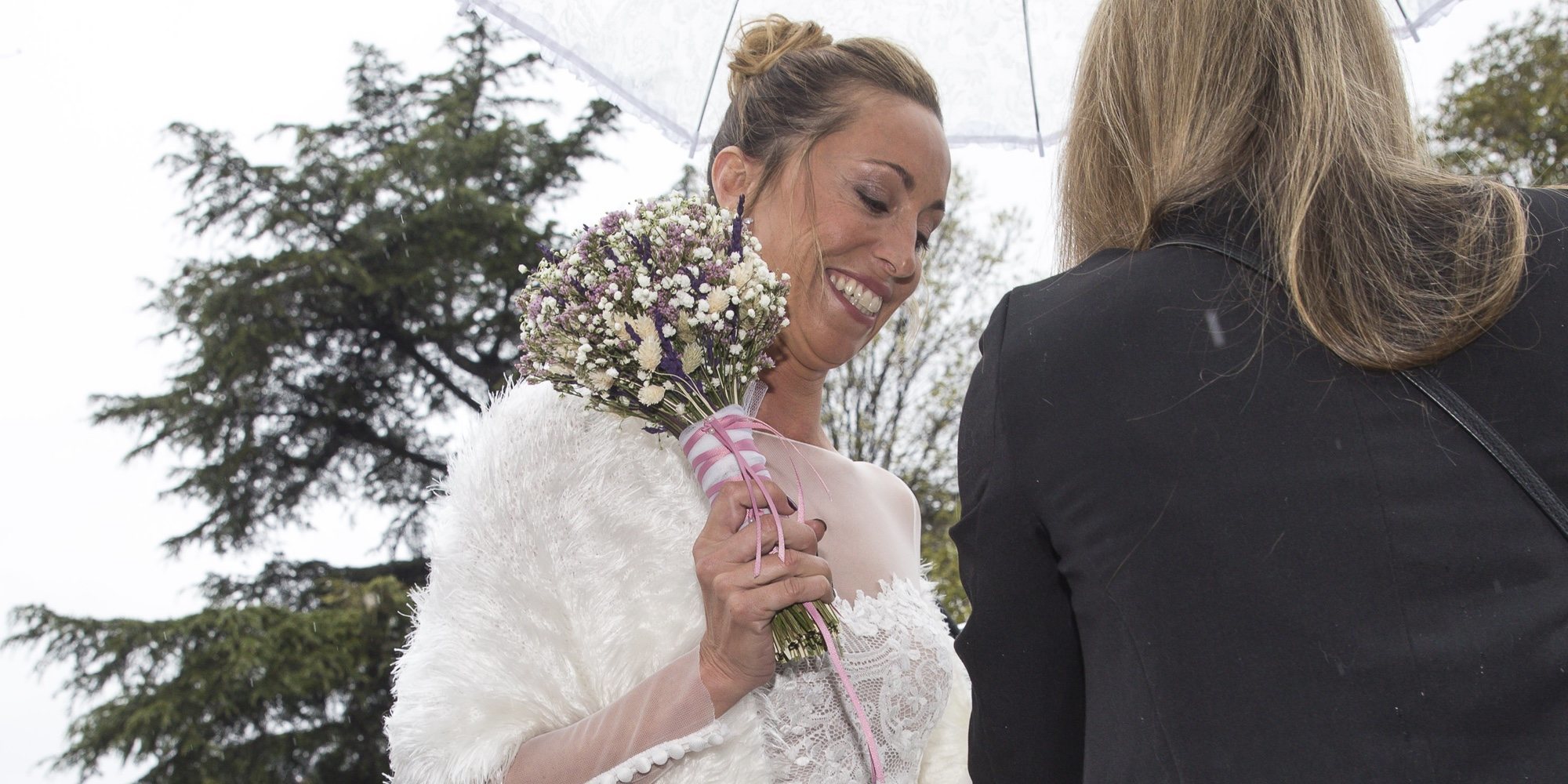 La nadadora Gemma Mengual le da el 'sí, quiero' a su marido en una boda pasada por agua