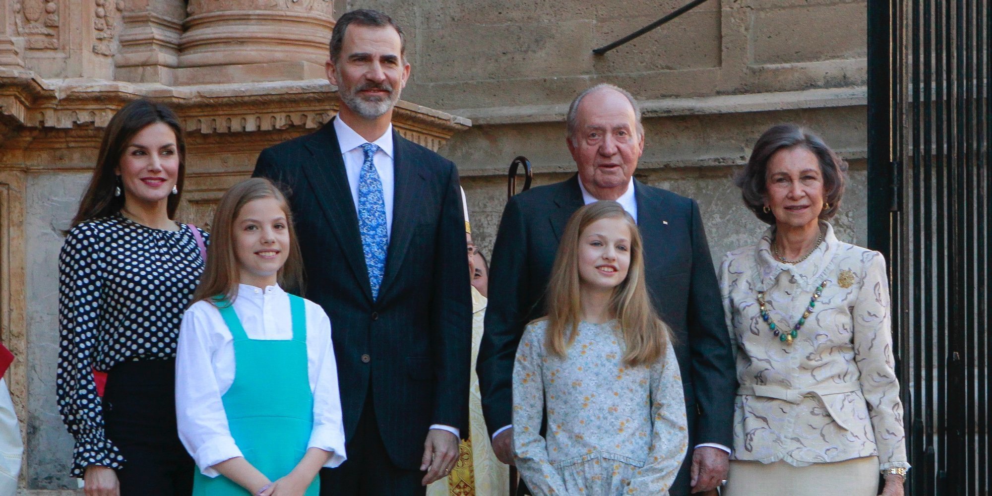 Los Reyes Felipe y Letizia y sus hijas Leonor y Sofía acuden a la Misa de Pascua 2018 junto a los Reyes Juan Carlos y Sofía