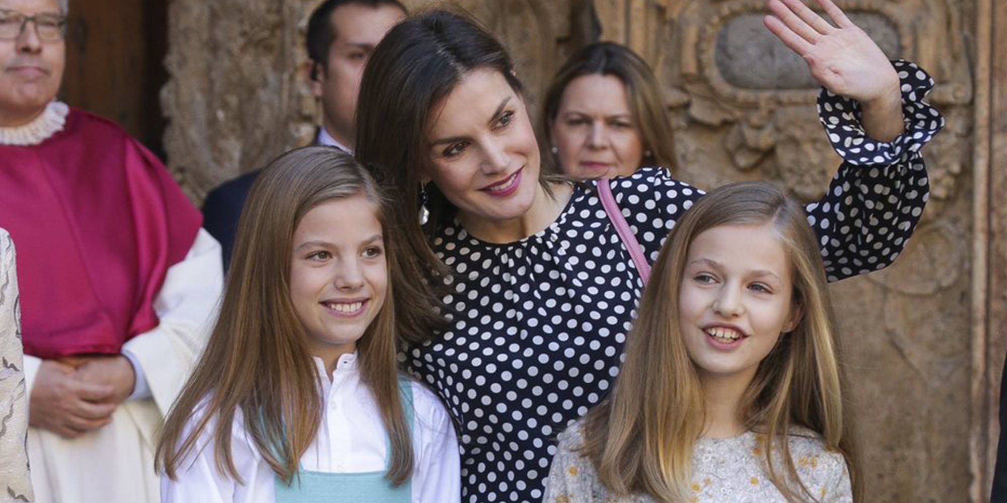 La Reina Letizia y la Reina Sofía visitan juntas al Rey Juan Carlos en el Hospital