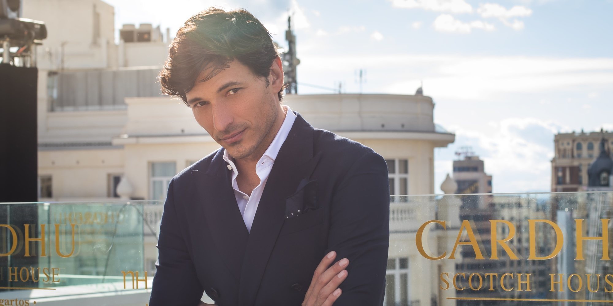 La gran fiesta del 40 cumpleaños de Andrés Velencoso con amigos y con su chica Luz Cipriota