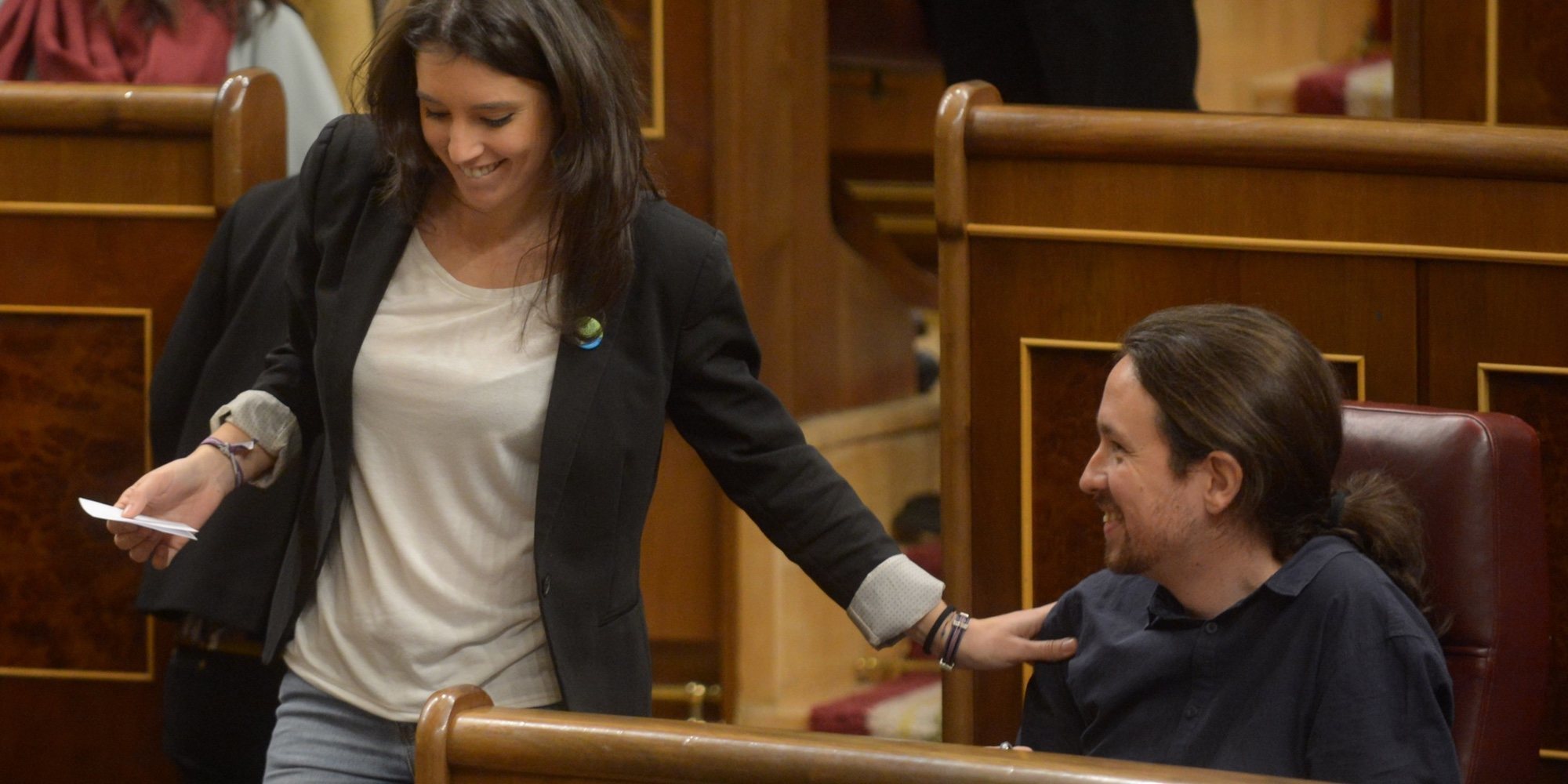 Pablo Iglesias e Irene Montero, muy felices al salir del hospital en su 20 semana de embarazo