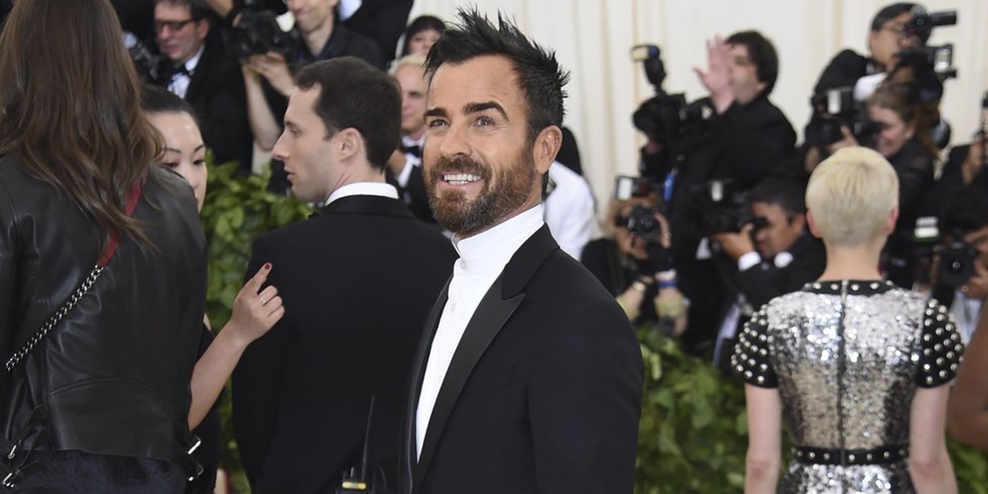 Justin Theroux obtiene una orden de restricción temporal contra su vecino durante una extensa batalla legal